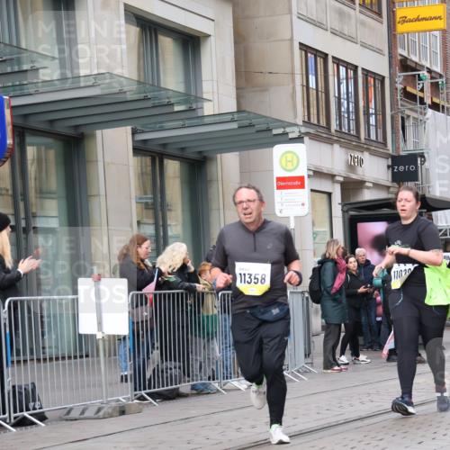 05.10.2025 - 20. swb-Marathon Bremen Strokosch-Dieckow http://msf.ph/oto/9279742 05.10.2025 11:16:11 Ziel 9301, 9563, 9753, 10023, 10083, 10379, 10450, 11020, 11029, 11182, 11358, 11404, 11438, 9301, 9563, 9753, 10023, 10083, 10379, 10450, 11020, 11029, 11182, 11358, 11404, 11438 meine-sportfotos.de