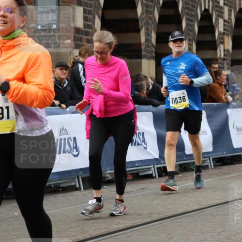 05.10.2025 - 20. swb-Marathon Bremen Strokosch-Dieckow http://msf.ph/oto/9279743 05.10.2025 11:14:07 Ziel 9380, 10491, 11036 meine-sportfotos.de