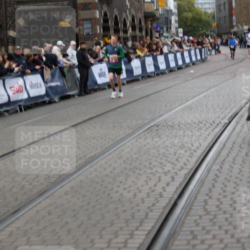 05.10.2025 - 20. swb-Marathon Bremen Yannick Fuchs http://msf.ph/oto/9279749 05.10.2025 12:43:26 Ziel 153, 1459 meine-sportfotos.de