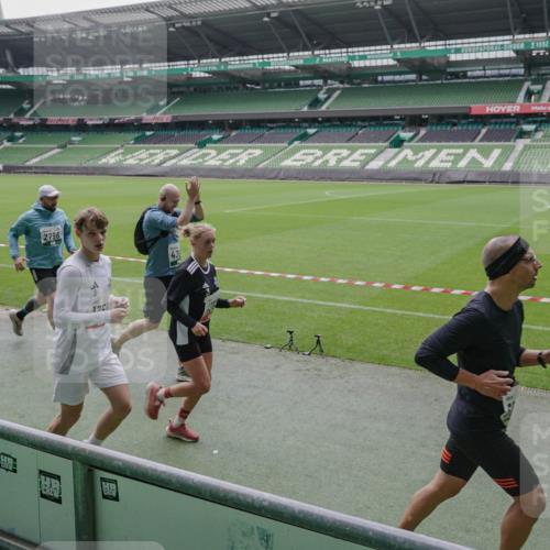 05.10.2025 - 20. swb-Marathon Bremen Michael Burmester http://msf.ph/oto/9279776 05.10.2025 13:01:43 Laufen im Stadion 58, 152, 156, 335, 428, 440, 488, 493, 546, 672, 772, 979, 1030, 1082, 1238, 1256, 1273, 1348, 1361, 1452, 1732, 1759, 1856, 1893, 1933, 1996, 2096, 2102, 2235, 2245, 2330, 2433, 2555, 2565, 2712, 2796, 2910, 2912, 2918, 2991, 2995, 3053, 3206, 3208, 3209, 3387, 3525, 3526, 3662, 3663, 3673, 3877, 4017, 4018, 4086, 4128, 4329, 4364, 4409, 4618, 4705, 4882, 4947, 4980, 5048, 5080, 5121, 5150, 5309, 5414, 5557, 5570, 5580, 5727, 5731, 5752, 5934, 5985, 6082, 6157 meine-sportfotos.de