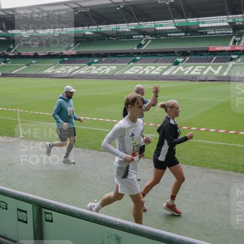 05.10.2025 - 20. swb-Marathon Bremen Michael Burmester http://msf.ph/oto/9279785 05.10.2025 13:01:43 Laufen im Stadion 58, 152, 156, 335, 428, 440, 488, 493, 546, 672, 772, 979, 1030, 1082, 1238, 1256, 1273, 1348, 1361, 1452, 1732, 1759, 1856, 1893, 1933, 1996, 2096, 2102, 2235, 2245, 2330, 2433, 2555, 2565, 2712, 2796, 2910, 2912, 2918, 2991, 2995, 3053, 3206, 3208, 3209, 3387, 3525, 3526, 3662, 3663, 3673, 3877, 4017, 4018, 4086, 4128, 4329, 4364, 4409, 4618, 4705, 4882, 4947, 4980, 5048, 5080, 5121, 5150, 5309, 5414, 5557, 5570, 5580, 5727, 5731, 5752, 5934, 5985, 6082, 6157 meine-sportfotos.de