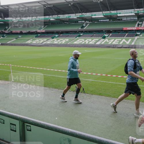 05.10.2025 - 20. swb-Marathon Bremen Michael Burmester http://msf.ph/oto/9279794 05.10.2025 13:01:44 Laufen im Stadion 58, 152, 156, 335, 428, 440, 488, 493, 546, 672, 772, 979, 1030, 1082, 1238, 1256, 1348, 1361, 1452, 1732, 1759, 1856, 1893, 1899, 1933, 1996, 2096, 2102, 2235, 2245, 2306, 2330, 2433, 2555, 2565, 2712, 2796, 2910, 2912, 2918, 2991, 2995, 3053, 3206, 3208, 3209, 3387, 3525, 3526, 3662, 3663, 3673, 3877, 4017, 4018, 4086, 4128, 4329, 4364, 4409, 4444, 4618, 4705, 4882, 4947, 4980, 5048, 5080, 5121, 5150, 5309, 5414, 5557, 5570, 5580, 5727, 5731, 5752, 5934, 5985, 6082, 6157 meine-sportfotos.de