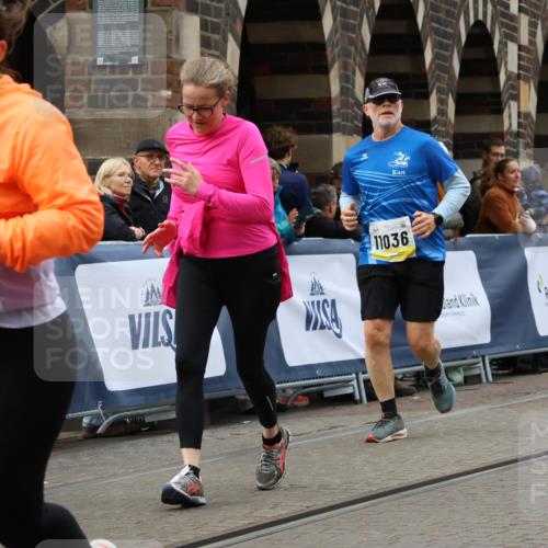05.10.2025 - 20. swb-Marathon Bremen Strokosch-Dieckow http://msf.ph/oto/9279798 05.10.2025 11:14:07 Ziel 9380, 10491, 11036 meine-sportfotos.de