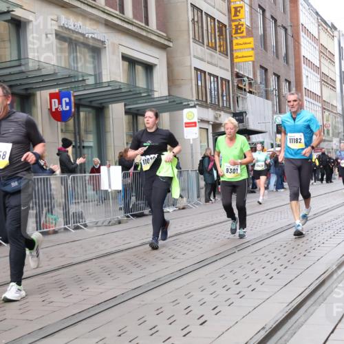 05.10.2025 - 20. swb-Marathon Bremen Strokosch-Dieckow http://msf.ph/oto/9279801 05.10.2025 11:16:12 Ziel 9301, 9563, 9753, 10023, 10083, 10379, 10450, 11020, 11029, 11182, 11358, 11404, 11438, 9301, 9563, 9753, 10023, 10083, 10379, 10450, 11020, 11029, 11182, 11358, 11404, 11438 meine-sportfotos.de