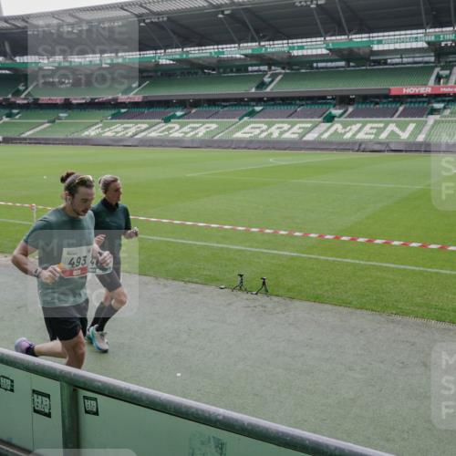 05.10.2025 - 20. swb-Marathon Bremen Michael Burmester http://msf.ph/oto/9279805 05.10.2025 13:01:45 Laufen im Stadion 58, 152, 335, 428, 440, 488, 493, 546, 672, 772, 979, 1030, 1082, 1238, 1256, 1348, 1361, 1452, 1732, 1759, 1856, 1893, 1899, 1933, 1996, 2096, 2102, 2143, 2235, 2245, 2306, 2330, 2433, 2555, 2565, 2712, 2796, 2910, 2912, 2918, 2991, 2995, 3053, 3206, 3208, 3209, 3387, 3525, 3526, 3662, 3663, 3673, 3877, 4017, 4018, 4086, 4128, 4329, 4364, 4409, 4444, 4618, 4705, 4882, 4947, 4980, 5048, 5080, 5121, 5150, 5309, 5414, 5557, 5570, 5580, 5727, 5731, 5752, 5934, 5985, 6082, 6157 meine-sportfotos.de