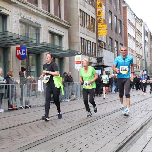 05.10.2025 - 20. swb-Marathon Bremen Strokosch-Dieckow http://msf.ph/oto/9279814 05.10.2025 11:16:13 Ziel 9301, 9563, 9753, 10023, 10083, 10379, 10450, 11020, 11029, 11182, 11358, 11404, 11438, 9301, 9563, 9753, 10023, 10083, 10379, 10450, 11020, 11029, 11182, 11358, 11404, 11438 meine-sportfotos.de
