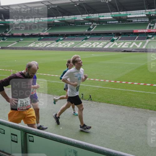 05.10.2025 - 20. swb-Marathon Bremen Michael Burmester http://msf.ph/oto/9279817 05.10.2025 13:01:49 Laufen im Stadion 152, 335, 428, 440, 488, 493, 546, 672, 772, 979, 1030, 1082, 1238, 1256, 1348, 1361, 1452, 1732, 1744, 1759, 1856, 1893, 1899, 1924, 1933, 1996, 2096, 2102, 2143, 2235, 2245, 2306, 2433, 2555, 2565, 2796, 2910, 2912, 2918, 2991, 2995, 3053, 3206, 3208, 3387, 3525, 3526, 3662, 3663, 3673, 3877, 3926, 4017, 4018, 4086, 4329, 4364, 4409, 4444, 4564, 4618, 4705, 4882, 4947, 4980, 5080, 5150, 5309, 5557, 5570, 5580, 5731, 5752, 5934, 5985, 6082, 6157, 58, 440 meine-sportfotos.de