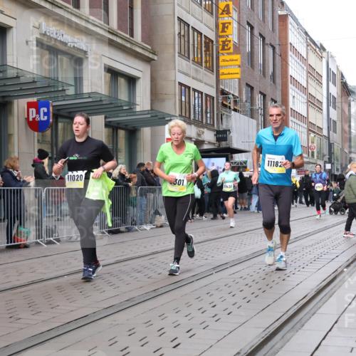 05.10.2025 - 20. swb-Marathon Bremen Strokosch-Dieckow http://msf.ph/oto/9279826 05.10.2025 11:16:13 Ziel 9301, 9563, 9753, 10023, 10083, 10379, 10450, 11020, 11029, 11182, 11358, 11404, 11438, 9301, 9563, 9753, 10023, 10083, 10379, 10450, 11020, 11029, 11182, 11358, 11404, 11438 meine-sportfotos.de