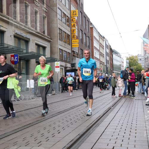 05.10.2025 - 20. swb-Marathon Bremen Strokosch-Dieckow http://msf.ph/oto/9279848 05.10.2025 11:16:14 Ziel 9301, 9563, 9753, 10023, 10083, 10379, 10450, 11020, 11029, 11182, 11358, 11404, 11438, 9301, 9563, 9753, 10023, 10083, 10379, 10450, 11020, 11029, 11182, 11358, 11404, 11438 meine-sportfotos.de