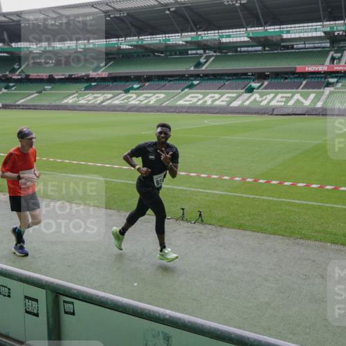 05.10.2025 - 20. swb-Marathon Bremen Michael Burmester http://msf.ph/oto/9279849 05.10.2025 13:01:54 Laufen im Stadion 152, 335, 428, 488, 493, 546, 672, 772, 979, 1030, 1256, 1348, 1361, 1452, 1732, 1744, 1759, 1856, 1893, 1899, 1924, 1933, 1996, 2096, 2102, 2143, 2235, 2245, 2272, 2306, 2433, 2555, 2565, 2796, 2910, 2912, 2918, 2991, 2995, 3053, 3206, 3208, 3387, 3525, 3526, 3662, 3663, 3673, 3861, 3877, 3926, 3930, 4017, 4018, 4086, 4329, 4364, 4409, 4444, 4564, 4618, 4705, 4882, 4947, 4980, 5150, 5309, 5557, 5570, 5580, 5731, 5893, 5934, 5985, 6082, 6157, 6328, 58, 440 meine-sportfotos.de
