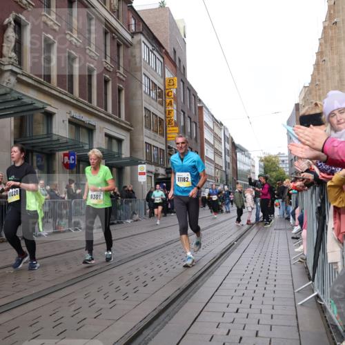 05.10.2025 - 20. swb-Marathon Bremen Strokosch-Dieckow http://msf.ph/oto/9279862 05.10.2025 11:16:14 Ziel 9301, 9563, 9753, 10023, 10083, 10379, 10450, 11020, 11029, 11182, 11358, 11404, 11438, 9301, 9563, 9753, 10023, 10083, 10379, 10450, 11020, 11029, 11182, 11358, 11404, 11438 meine-sportfotos.de