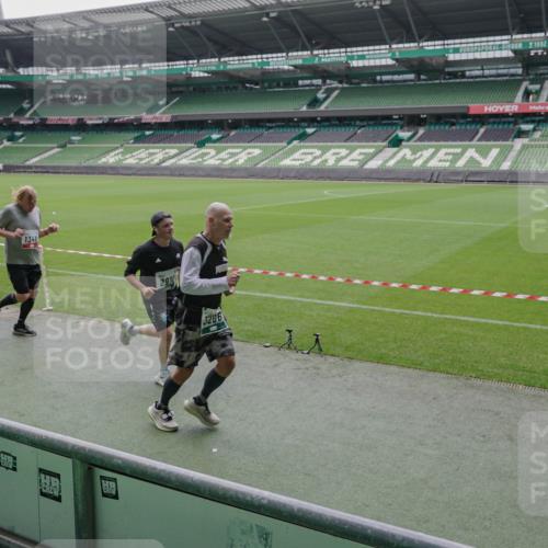 05.10.2025 - 20. swb-Marathon Bremen Michael Burmester http://msf.ph/oto/9279868 05.10.2025 13:01:57 Laufen im Stadion 152, 335, 428, 493, 546, 672, 772, 843, 979, 1030, 1256, 1348, 1361, 1452, 1732, 1744, 1759, 1856, 1893, 1899, 1924, 1933, 1996, 2096, 2102, 2143, 2245, 2272, 2306, 2433, 2555, 2565, 2796, 2910, 2912, 2918, 2991, 3053, 3206, 3208, 3217, 3387, 3525, 3526, 3662, 3663, 3673, 3861, 3877, 3926, 3930, 4017, 4018, 4086, 4329, 4364, 4409, 4444, 4477, 4564, 4618, 4705, 4882, 4947, 4980, 5150, 5309, 5557, 5570, 5580, 5731, 5893, 5934, 6157, 6328, 6382, 58, 440 meine-sportfotos.de
