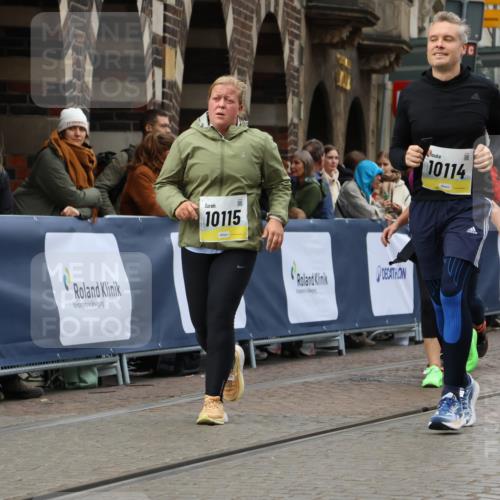 05.10.2025 - 20. swb-Marathon Bremen Strokosch-Dieckow http://msf.ph/oto/9279869 05.10.2025 11:14:13 Ziel 9695, 9724, 9818, 9819, 10114, 10115, 10201, 10832, 11036, 11135, 11539, 11555 meine-sportfotos.de