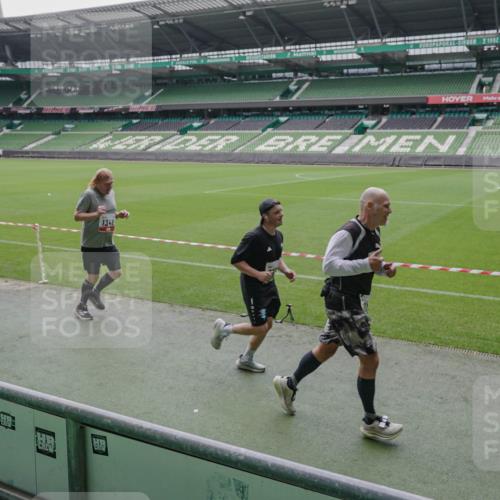 05.10.2025 - 20. swb-Marathon Bremen Michael Burmester http://msf.ph/oto/9279875 05.10.2025 13:01:58 Laufen im Stadion 152, 335, 428, 493, 546, 672, 772, 843, 979, 1030, 1256, 1348, 1361, 1452, 1732, 1744, 1759, 1856, 1893, 1899, 1924, 1933, 1996, 2096, 2102, 2143, 2245, 2272, 2306, 2433, 2555, 2565, 2796, 2910, 2912, 2918, 2991, 3053, 3206, 3208, 3217, 3387, 3525, 3526, 3662, 3663, 3673, 3861, 3877, 3926, 3930, 4017, 4018, 4086, 4364, 4409, 4444, 4477, 4564, 4618, 4688, 4705, 4882, 4947, 4980, 5150, 5309, 5557, 5570, 5580, 5731, 5893, 5934, 6157, 6328, 6382, 58, 440 meine-sportfotos.de
