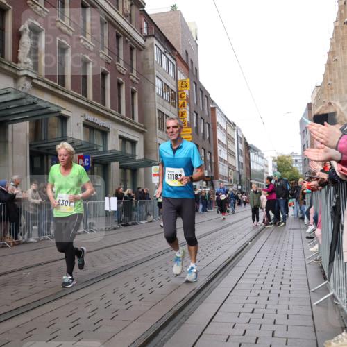05.10.2025 - 20. swb-Marathon Bremen Strokosch-Dieckow http://msf.ph/oto/9279886 05.10.2025 11:16:15 Ziel 9301, 9563, 9753, 10023, 10083, 10379, 10450, 11020, 11029, 11182, 11358, 11404, 11438, 9301, 9563, 9753, 10023, 10083, 10379, 10450, 11020, 11029, 11182, 11358, 11404, 11438 meine-sportfotos.de