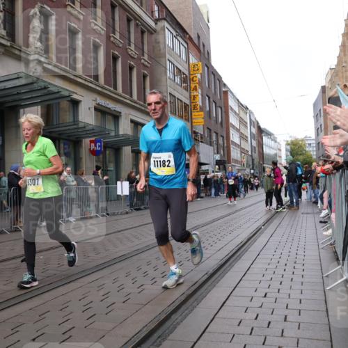 05.10.2025 - 20. swb-Marathon Bremen Strokosch-Dieckow http://msf.ph/oto/9279902 05.10.2025 11:16:15 Ziel 9301, 9563, 9753, 10023, 10083, 10379, 10450, 11020, 11029, 11182, 11358, 11404, 11438, 9301, 9563, 9753, 10023, 10083, 10379, 10450, 11020, 11029, 11182, 11358, 11404, 11438 meine-sportfotos.de