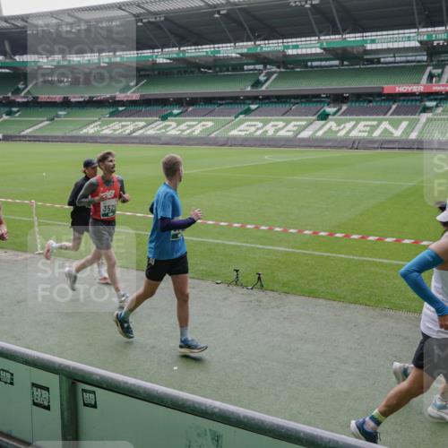 05.10.2025 - 20. swb-Marathon Bremen Michael Burmester http://msf.ph/oto/9279906 05.10.2025 13:02:00 Laufen im Stadion 152, 335, 428, 493, 546, 672, 772, 843, 979, 1030, 1256, 1348, 1361, 1452, 1732, 1744, 1759, 1856, 1893, 1899, 1924, 1933, 1996, 2096, 2102, 2143, 2245, 2272, 2306, 2433, 2555, 2565, 2796, 2910, 2912, 2918, 2991, 3053, 3206, 3208, 3217, 3387, 3525, 3526, 3662, 3663, 3673, 3861, 3877, 3926, 3930, 4017, 4018, 4086, 4364, 4409, 4444, 4477, 4564, 4618, 4688, 4705, 4847, 4882, 4947, 4980, 4985, 5150, 5309, 5557, 5570, 5580, 5731, 5893, 5934, 6157, 6328, 6382, 58, 440 meine-sportfotos.de