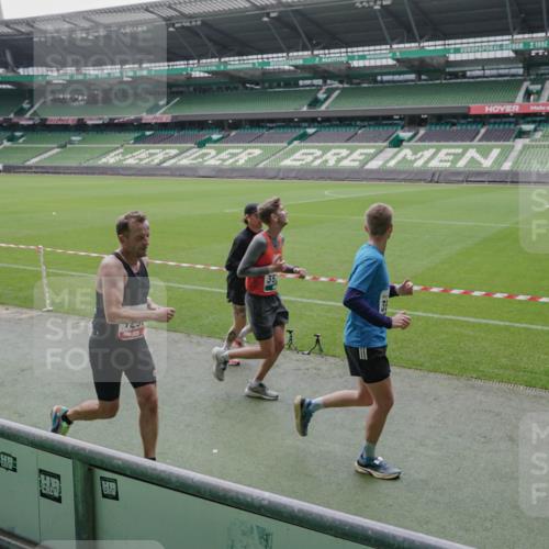 05.10.2025 - 20. swb-Marathon Bremen Michael Burmester http://msf.ph/oto/9279914 05.10.2025 13:02:00 Laufen im Stadion 152, 335, 428, 493, 546, 672, 772, 843, 979, 1030, 1256, 1348, 1361, 1452, 1732, 1744, 1759, 1856, 1893, 1899, 1924, 1933, 1996, 2096, 2102, 2143, 2245, 2272, 2306, 2433, 2555, 2565, 2796, 2910, 2912, 2918, 2991, 3053, 3206, 3208, 3217, 3387, 3525, 3526, 3662, 3663, 3673, 3861, 3877, 3926, 3930, 4017, 4018, 4086, 4364, 4409, 4444, 4477, 4564, 4618, 4688, 4705, 4847, 4882, 4947, 4980, 4985, 5150, 5309, 5557, 5570, 5580, 5731, 5893, 5934, 6157, 6328, 6382, 58, 440 meine-sportfotos.de