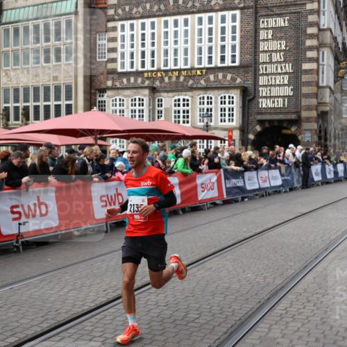 05.10.2025 - 20. swb-Marathon Bremen Yannick Fuchs http://msf.ph/oto/9279931 05.10.2025 12:48:52 Ziel 871, 2133 meine-sportfotos.de