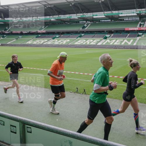 05.10.2025 - 20. swb-Marathon Bremen Michael Burmester http://msf.ph/oto/9279938 05.10.2025 13:02:02 Laufen im Stadion 152, 428, 493, 546, 672, 772, 843, 921, 979, 1030, 1256, 1348, 1361, 1452, 1732, 1744, 1759, 1856, 1893, 1899, 1924, 1933, 1996, 2096, 2102, 2143, 2245, 2272, 2306, 2433, 2555, 2565, 2774, 2796, 2910, 2912, 2918, 2991, 3053, 3206, 3208, 3217, 3387, 3525, 3526, 3662, 3663, 3673, 3861, 3877, 3926, 3930, 4017, 4018, 4086, 4364, 4409, 4444, 4477, 4564, 4618, 4688, 4705, 4847, 4882, 4947, 4980, 4985, 5309, 5557, 5570, 5580, 5652, 5731, 5893, 5934, 6157, 6328, 6382, 58, 440 meine-sportfotos.de