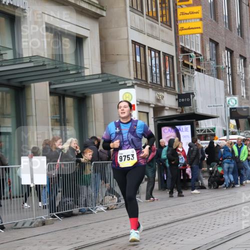 05.10.2025 - 20. swb-Marathon Bremen Strokosch-Dieckow http://msf.ph/oto/9279945 05.10.2025 11:16:18 Ziel 9301, 9563, 9753, 11020, 11182, 11358, 11404, 11438, 9301, 9563, 9753, 11020, 11182, 11358, 11404, 11438 meine-sportfotos.de