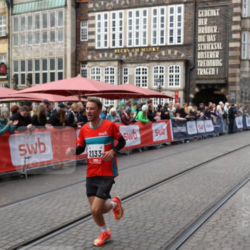 05.10.2025 - 20. swb-Marathon Bremen Yannick Fuchs http://msf.ph/oto/9279950 05.10.2025 12:48:52 Ziel 871, 2133 meine-sportfotos.de