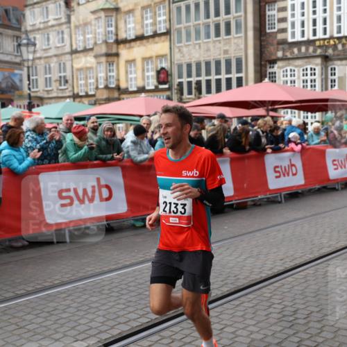 05.10.2025 - 20. swb-Marathon Bremen Yannick Fuchs http://msf.ph/oto/9279960 05.10.2025 12:48:52 Ziel 871, 2133 meine-sportfotos.de