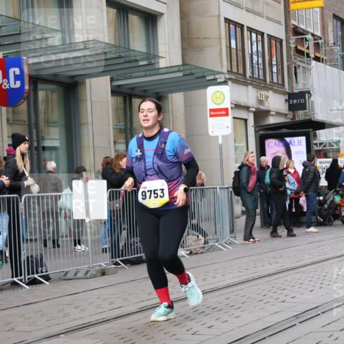 05.10.2025 - 20. swb-Marathon Bremen Strokosch-Dieckow http://msf.ph/oto/9279962 05.10.2025 11:16:19 Ziel 9301, 9563, 9753, 11020, 11182, 11358, 11404, 11438, 9301, 9563, 9753, 11020, 11182, 11358, 11404, 11438 meine-sportfotos.de