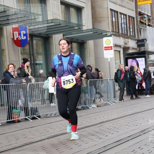 05.10.2025 - 20. swb-Marathon Bremen Strokosch-Dieckow http://msf.ph/oto/9279972 05.10.2025 11:16:19 Ziel 9301, 9563, 9753, 11020, 11182, 11358, 11404, 11438, 9301, 9563, 9753, 11020, 11182, 11358, 11404, 11438 meine-sportfotos.de