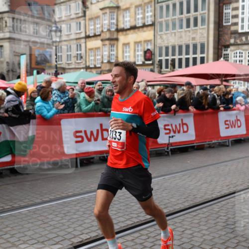 05.10.2025 - 20. swb-Marathon Bremen Yannick Fuchs http://msf.ph/oto/9279973 05.10.2025 12:48:52 Ziel 871, 2133 meine-sportfotos.de