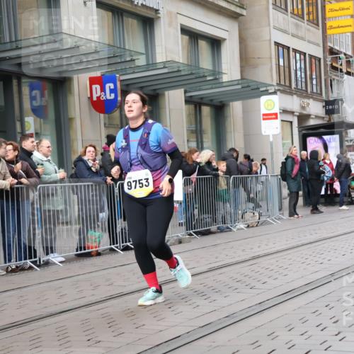 05.10.2025 - 20. swb-Marathon Bremen Strokosch-Dieckow http://msf.ph/oto/9279982 05.10.2025 11:16:19 Ziel 9301, 9563, 9753, 11020, 11182, 11358, 11404, 11438, 9301, 9563, 9753, 11020, 11182, 11358, 11404, 11438 meine-sportfotos.de