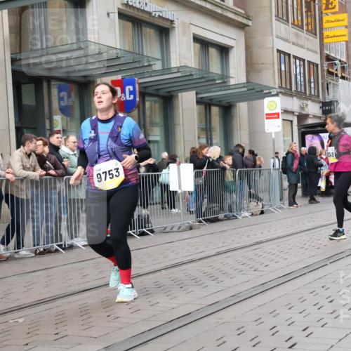 05.10.2025 - 20. swb-Marathon Bremen Strokosch-Dieckow http://msf.ph/oto/9279998 05.10.2025 11:16:20 Ziel 9301, 9563, 9753, 11020, 11182, 11358, 11404, 11438, 9301, 9563, 9753, 11020, 11182, 11358, 11404, 11438 meine-sportfotos.de