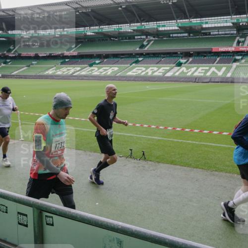05.10.2025 - 20. swb-Marathon Bremen Michael Burmester http://msf.ph/oto/9280000 05.10.2025 13:02:09 Laufen im Stadion 152, 428, 493, 546, 672, 729, 772, 843, 921, 979, 1030, 1256, 1348, 1361, 1452, 1732, 1744, 1759, 1856, 1899, 1924, 1933, 1996, 2096, 2102, 2143, 2245, 2272, 2306, 2555, 2565, 2774, 2796, 2910, 2912, 2918, 2991, 3053, 3206, 3208, 3217, 3525, 3526, 3662, 3663, 3673, 3861, 3926, 3930, 4017, 4018, 4086, 4129, 4364, 4409, 4444, 4464, 4477, 4481, 4564, 4618, 4688, 4705, 4817, 4847, 4882, 4947, 4980, 4985, 5309, 5557, 5570, 5580, 5652, 5731, 5893, 5934, 6157, 6328, 6382, 440 meine-sportfotos.de