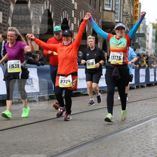 05.10.2025 - 20. swb-Marathon Bremen Strokosch-Dieckow http://msf.ph/oto/9280002 05.10.2025 11:14:17 Ziel 9695, 9724, 9818, 9819, 10114, 10115, 10201, 10832, 11135, 11539, 11555 meine-sportfotos.de