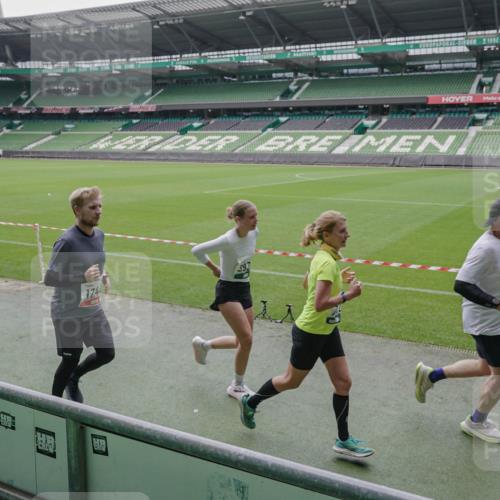 05.10.2025 - 20. swb-Marathon Bremen Michael Burmester http://msf.ph/oto/9280017 05.10.2025 13:02:10 Laufen im Stadion 97, 152, 428, 493, 546, 672, 729, 772, 843, 921, 979, 1030, 1256, 1348, 1361, 1452, 1732, 1744, 1759, 1856, 1899, 1924, 1933, 1996, 2096, 2102, 2143, 2245, 2272, 2306, 2555, 2565, 2774, 2796, 2910, 2912, 2918, 2991, 3053, 3206, 3208, 3217, 3525, 3526, 3662, 3663, 3673, 3861, 3926, 3930, 4017, 4018, 4086, 4129, 4364, 4409, 4444, 4464, 4477, 4481, 4564, 4688, 4705, 4817, 4847, 4882, 4947, 4980, 4985, 5309, 5557, 5570, 5580, 5652, 5731, 5893, 5934, 6157, 6328, 6382 meine-sportfotos.de
