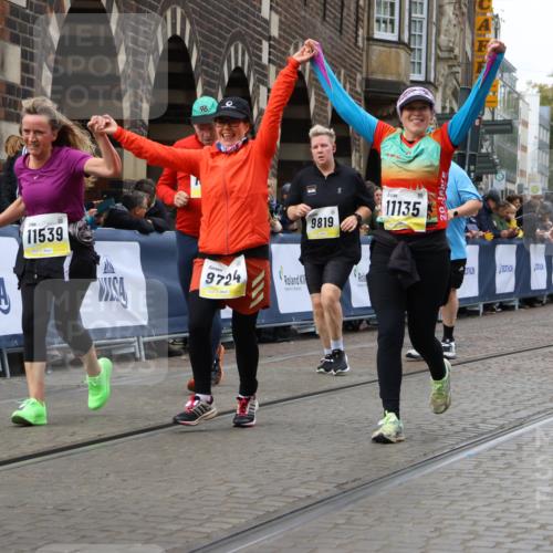 05.10.2025 - 20. swb-Marathon Bremen Strokosch-Dieckow http://msf.ph/oto/9280032 05.10.2025 11:14:17 Ziel 9695, 9724, 9818, 9819, 10114, 10115, 10201, 10832, 11135, 11539, 11555 meine-sportfotos.de