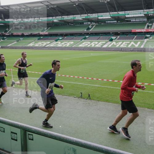 05.10.2025 - 20. swb-Marathon Bremen Michael Burmester http://msf.ph/oto/9280043 05.10.2025 13:02:14 Laufen im Stadion 97, 428, 493, 518, 672, 729, 772, 843, 921, 1030, 1256, 1348, 1361, 1452, 1704, 1732, 1744, 1759, 1856, 1899, 1924, 1933, 1996, 2143, 2245, 2272, 2306, 2555, 2772, 2774, 2796, 2910, 2912, 2991, 3053, 3206, 3208, 3217, 3525, 3526, 3673, 3861, 3917, 3926, 3930, 4017, 4018, 4086, 4129, 4322, 4364, 4409, 4444, 4464, 4477, 4481, 4564, 4688, 4705, 4817, 4847, 4882, 4947, 4980, 4985, 5309, 5557, 5570, 5580, 5652, 5731, 5893, 5934, 6157, 6325, 6328, 6382, 7217, 7433, 7659, 152 meine-sportfotos.de