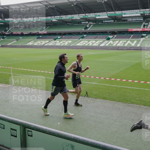 05.10.2025 - 20. swb-Marathon Bremen Michael Burmester http://msf.ph/oto/9280053 05.10.2025 13:02:14 Laufen im Stadion 97, 428, 493, 518, 672, 729, 772, 843, 921, 1030, 1256, 1348, 1361, 1452, 1704, 1732, 1744, 1759, 1856, 1899, 1924, 1933, 1996, 2143, 2245, 2272, 2306, 2555, 2772, 2774, 2796, 2910, 2912, 2991, 3053, 3206, 3208, 3217, 3525, 3526, 3673, 3861, 3917, 3926, 3930, 4017, 4018, 4086, 4129, 4322, 4364, 4409, 4444, 4464, 4477, 4481, 4564, 4688, 4705, 4817, 4847, 4882, 4947, 4980, 4985, 5309, 5557, 5570, 5580, 5652, 5731, 5893, 5934, 6157, 6325, 6328, 6382, 7217, 7433, 7659, 152 meine-sportfotos.de