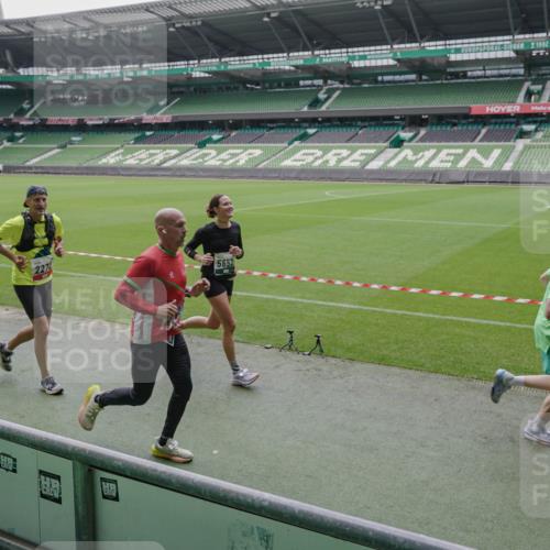 05.10.2025 - 20. swb-Marathon Bremen Michael Burmester http://msf.ph/oto/9280077 05.10.2025 13:02:17 Laufen im Stadion 97, 428, 493, 518, 729, 772, 843, 921, 1030, 1121, 1256, 1348, 1361, 1452, 1704, 1732, 1733, 1744, 1759, 1856, 1899, 1924, 1933, 2143, 2245, 2272, 2306, 2555, 2772, 2774, 2796, 2910, 2912, 2991, 3053, 3206, 3208, 3217, 3525, 3526, 3673, 3861, 3917, 3926, 3930, 4017, 4018, 4086, 4129, 4322, 4364, 4409, 4444, 4464, 4477, 4481, 4564, 4688, 4705, 4817, 4847, 4882, 4885, 4947, 4980, 4985, 5309, 5557, 5570, 5580, 5652, 5731, 5893, 5934, 6157, 6325, 6328, 6382, 7217, 7433, 7659, 152 meine-sportfotos.de