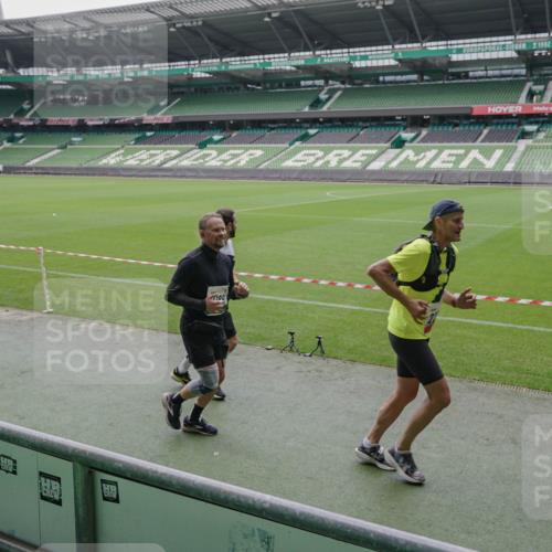 05.10.2025 - 20. swb-Marathon Bremen Michael Burmester http://msf.ph/oto/9280096 05.10.2025 13:02:19 Laufen im Stadion 97, 428, 493, 518, 729, 772, 843, 921, 1030, 1121, 1256, 1348, 1361, 1452, 1704, 1733, 1744, 1759, 1856, 1899, 1924, 1933, 2143, 2245, 2272, 2306, 2555, 2772, 2774, 2796, 2910, 2912, 3053, 3206, 3208, 3217, 3424, 3525, 3526, 3673, 3861, 3917, 3926, 3930, 4017, 4018, 4129, 4322, 4364, 4409, 4444, 4464, 4477, 4481, 4564, 4688, 4705, 4817, 4847, 4882, 4885, 4980, 4985, 5570, 5580, 5652, 5731, 5893, 5934, 6157, 6325, 6328, 6382, 7217, 7433, 7659, 152 meine-sportfotos.de