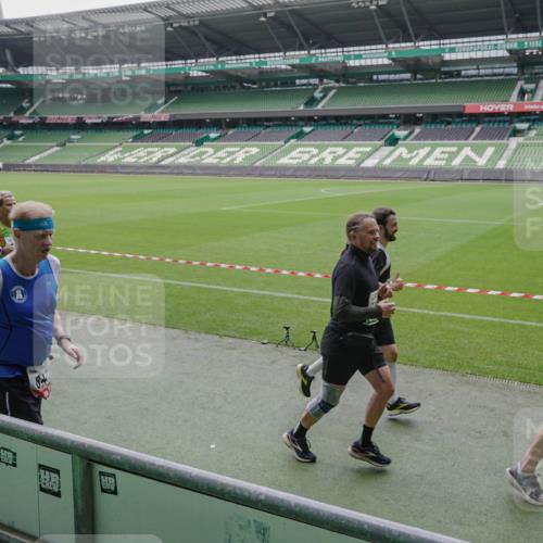 05.10.2025 - 20. swb-Marathon Bremen Michael Burmester http://msf.ph/oto/9280102 05.10.2025 13:02:19 Laufen im Stadion 97, 428, 493, 518, 729, 772, 843, 921, 1030, 1121, 1256, 1348, 1361, 1452, 1704, 1733, 1744, 1759, 1856, 1899, 1924, 1933, 2143, 2245, 2272, 2306, 2555, 2772, 2774, 2796, 2910, 2912, 3053, 3206, 3208, 3217, 3424, 3525, 3526, 3673, 3861, 3917, 3926, 3930, 4017, 4018, 4129, 4322, 4364, 4409, 4444, 4464, 4477, 4481, 4564, 4688, 4705, 4817, 4847, 4882, 4885, 4980, 4985, 5570, 5580, 5652, 5731, 5893, 5934, 6157, 6325, 6328, 6382, 7217, 7433, 7659, 152 meine-sportfotos.de