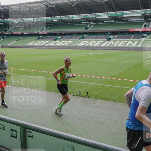 05.10.2025 - 20. swb-Marathon Bremen Michael Burmester http://msf.ph/oto/9280113 05.10.2025 13:02:20 Laufen im Stadion 97, 428, 493, 518, 729, 772, 843, 921, 1030, 1121, 1256, 1348, 1361, 1452, 1704, 1733, 1744, 1759, 1856, 1899, 1924, 1933, 2143, 2245, 2272, 2306, 2555, 2772, 2774, 2796, 2910, 2912, 3053, 3206, 3208, 3217, 3424, 3525, 3526, 3673, 3861, 3917, 3926, 3930, 4017, 4018, 4129, 4322, 4364, 4409, 4444, 4464, 4477, 4481, 4564, 4688, 4705, 4817, 4847, 4882, 4885, 4985, 5570, 5580, 5652, 5731, 5893, 5934, 6157, 6325, 6328, 6382, 7217, 7433, 7659, 152, 1933 meine-sportfotos.de