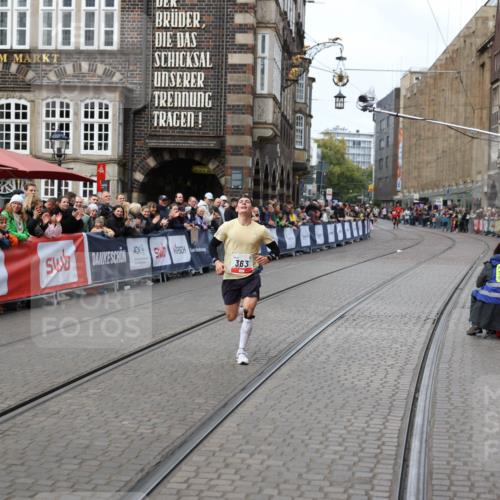 05.10.2025 - 20. swb-Marathon Bremen Yannick Fuchs http://msf.ph/oto/9280121 05.10.2025 12:50:40 Ziel 363, 664, 2033, 2267 meine-sportfotos.de