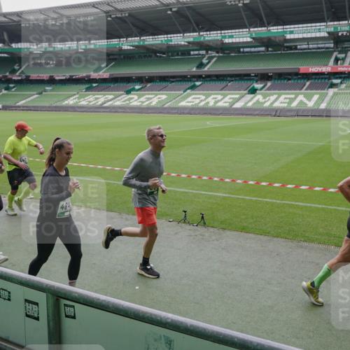 05.10.2025 - 20. swb-Marathon Bremen Michael Burmester http://msf.ph/oto/9280122 05.10.2025 13:02:21 Laufen im Stadion 97, 428, 493, 518, 729, 772, 843, 921, 1030, 1121, 1256, 1348, 1361, 1452, 1704, 1733, 1744, 1759, 1856, 1899, 1924, 2143, 2245, 2272, 2306, 2393, 2555, 2772, 2774, 2796, 2910, 2912, 3053, 3206, 3208, 3217, 3424, 3525, 3526, 3673, 3861, 3917, 3926, 3930, 4017, 4018, 4129, 4322, 4364, 4409, 4444, 4464, 4477, 4481, 4564, 4688, 4705, 4817, 4847, 4882, 4885, 4985, 5570, 5580, 5652, 5731, 5893, 5934, 6157, 6325, 6328, 6382, 7217, 7433, 7659, 152, 1933 meine-sportfotos.de