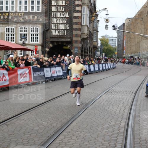 05.10.2025 - 20. swb-Marathon Bremen Yannick Fuchs http://msf.ph/oto/9280130 05.10.2025 12:50:40 Ziel 363, 664, 2033, 2267 meine-sportfotos.de