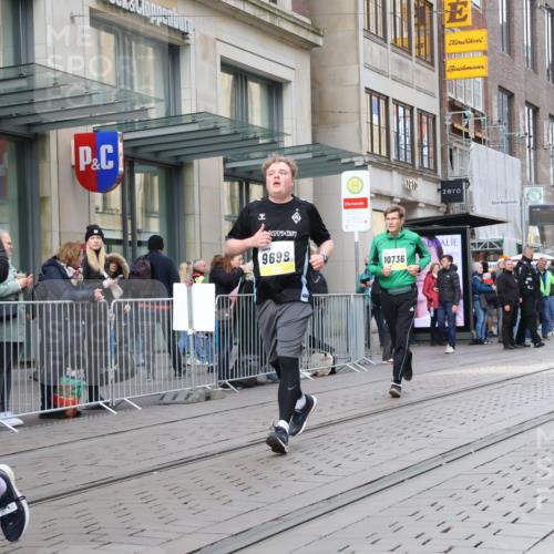 05.10.2025 - 20. swb-Marathon Bremen Strokosch-Dieckow http://msf.ph/oto/9280137 05.10.2025 11:16:34 Ziel 9698, 9838, 10728, 10736, 10752, 9698, 9838, 10728, 10736, 10752 meine-sportfotos.de