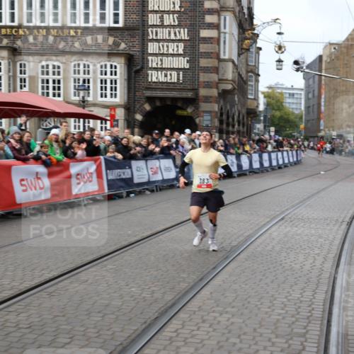 05.10.2025 - 20. swb-Marathon Bremen Yannick Fuchs http://msf.ph/oto/9280145 05.10.2025 12:50:40 Ziel 363, 664, 2033, 2267 meine-sportfotos.de
