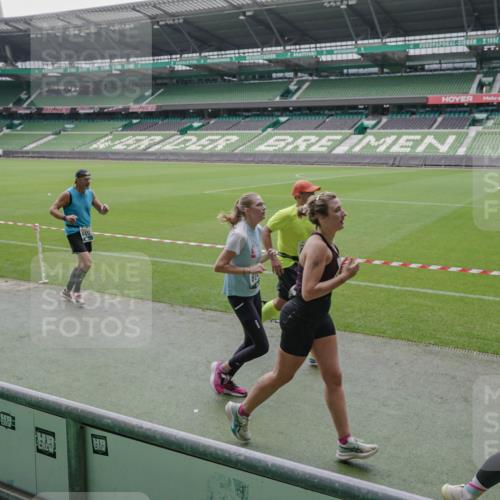 05.10.2025 - 20. swb-Marathon Bremen Michael Burmester http://msf.ph/oto/9280147 05.10.2025 13:02:22 Laufen im Stadion 97, 428, 493, 518, 729, 772, 843, 921, 1030, 1121, 1256, 1348, 1361, 1452, 1704, 1733, 1744, 1759, 1856, 1899, 1924, 2143, 2245, 2272, 2306, 2393, 2555, 2772, 2774, 2796, 2910, 2912, 3053, 3206, 3208, 3217, 3424, 3525, 3526, 3861, 3917, 3926, 3930, 4017, 4018, 4129, 4322, 4364, 4409, 4444, 4464, 4477, 4481, 4564, 4688, 4705, 4817, 4847, 4882, 4885, 4985, 5570, 5580, 5652, 5731, 5893, 5934, 6157, 6325, 6328, 6382, 7217, 7433, 7659, 152, 493, 1933 meine-sportfotos.de