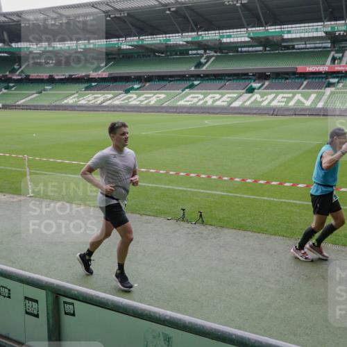 05.10.2025 - 20. swb-Marathon Bremen Michael Burmester http://msf.ph/oto/9280159 05.10.2025 13:02:23 Laufen im Stadion 97, 428, 518, 729, 772, 843, 921, 1030, 1121, 1256, 1348, 1361, 1405, 1452, 1704, 1733, 1744, 1759, 1856, 1899, 1924, 2143, 2245, 2272, 2306, 2393, 2555, 2772, 2774, 2796, 2910, 2912, 3053, 3206, 3208, 3217, 3424, 3525, 3526, 3861, 3917, 3926, 3930, 4017, 4018, 4129, 4322, 4364, 4409, 4444, 4464, 4477, 4481, 4564, 4688, 4705, 4817, 4847, 4882, 4885, 4985, 5570, 5580, 5652, 5893, 5934, 6157, 6325, 6328, 6382, 7217, 7433, 7659, 152, 493, 1933 meine-sportfotos.de