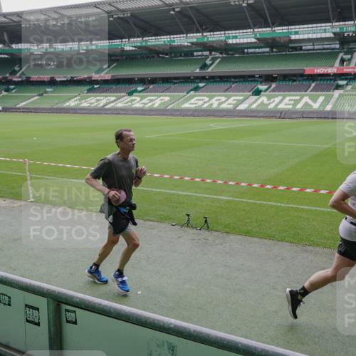 05.10.2025 - 20. swb-Marathon Bremen Michael Burmester http://msf.ph/oto/9280168 05.10.2025 13:02:24 Laufen im Stadion 97, 428, 518, 729, 772, 828, 843, 921, 1030, 1121, 1256, 1348, 1361, 1405, 1452, 1704, 1733, 1744, 1759, 1856, 1899, 1924, 2143, 2245, 2272, 2306, 2393, 2555, 2772, 2774, 2796, 2910, 2912, 3053, 3206, 3217, 3424, 3525, 3526, 3861, 3917, 3926, 3930, 4017, 4018, 4129, 4322, 4364, 4409, 4444, 4464, 4477, 4481, 4564, 4688, 4705, 4714, 4817, 4847, 4882, 4885, 4985, 5570, 5652, 5893, 5934, 6157, 6325, 6328, 6382, 7217, 7433, 7659, 152, 493, 1361, 1759, 1933 meine-sportfotos.de